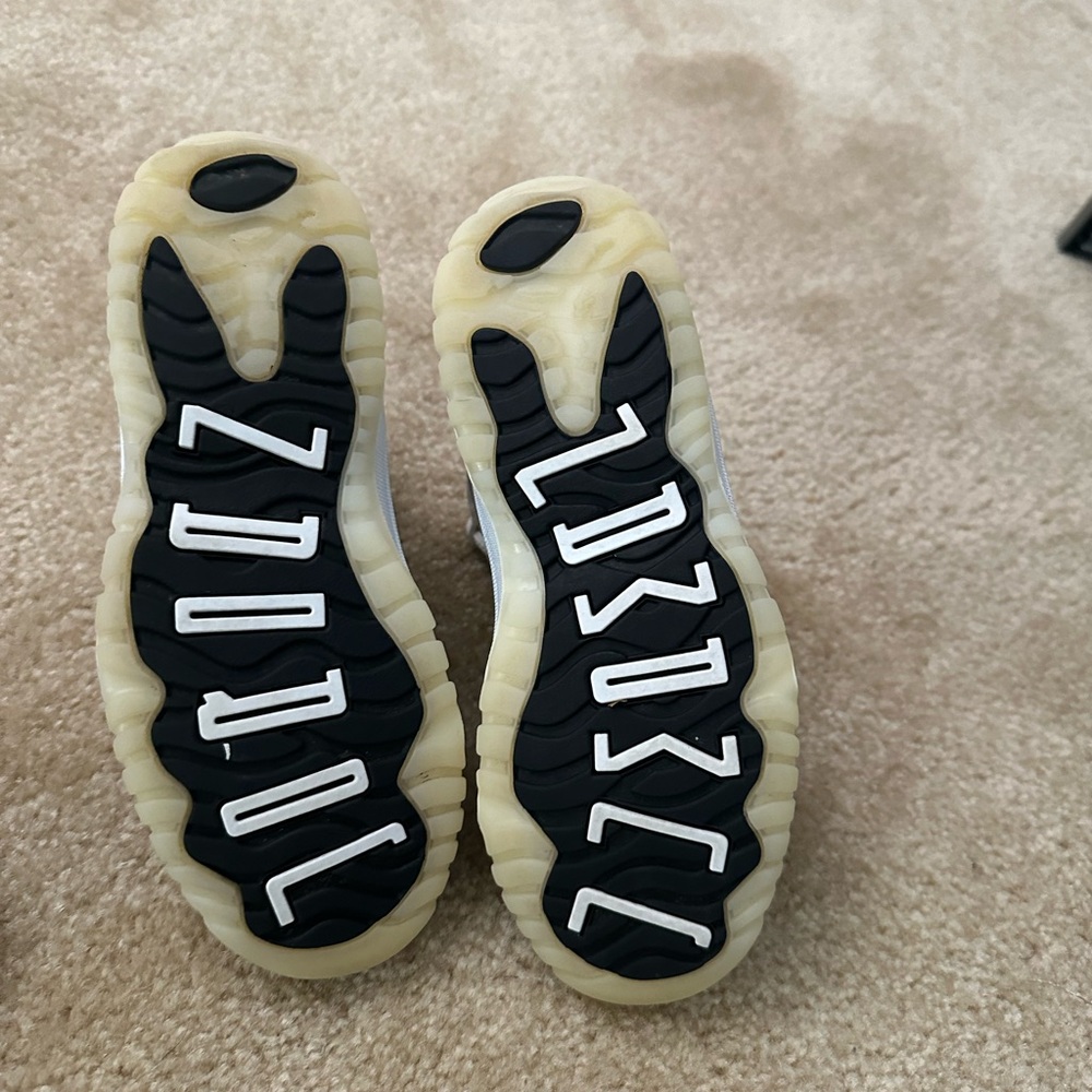 Jordan sneakers gently used maybe worn less than 5 times . Great condition